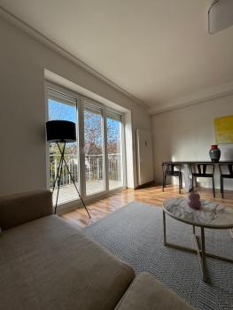 Quiet Family Apartment - 10 min to Center & Oktoberfest - Free Parking - Balcony - near Nymphenburg Palace & Botanical garden, München (Foto 2)