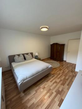 Quiet Family Apartment - 10 min to Center & Oktoberfest - Free Parking - Balcony - near Nymphenburg Palace & Botanical garden, München (Foto 5)