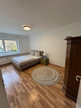 Quiet Family Apartment - 10 min to Center & Oktoberfest - Free Parking - Balcony - near Nymphenburg Palace & Botanical garden, München (Foto 4)