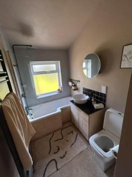 Beautiful home - 4 min walk from Heaton Park, Manchester (photo 5)