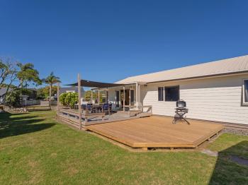 Nest by the Beach - Cooks Beach Holiday Home, Cooks Beach (photo 3)