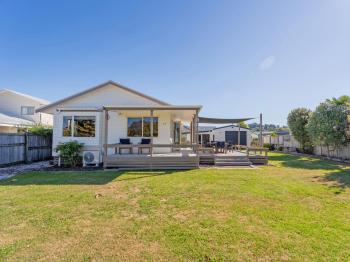 Nest by the Beach - Cooks Beach Holiday Home, Cooks Beach (photo 2)