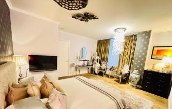 Luxury City Center apartment with Canal view 1 kingsize bed and 1 sleeping sofa, Ámsterdam (foto 3)