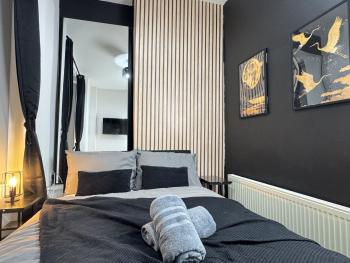 TV Every Bedroom 4 Bed 2 Bath Free Parking, Liverpool (photo 2)