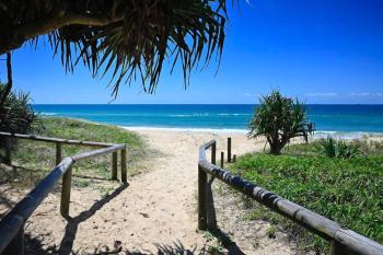 Beach & Shops at Your Doorstep - Buddina Escape, Buddina (photo 5)