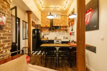 Montmartre Rue des Martyrs Loft with AC, 4-7 PEO, Paris (photo 5)
