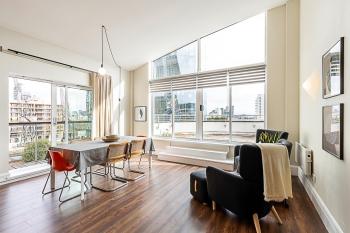 Bright and Stylish Riverside Haven in Canary Wharf, London (photo 3)