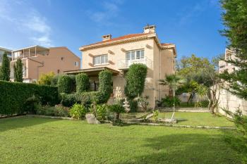 Seaside luxury villa with a swimming pool Split - 23559, Split (photo 3)