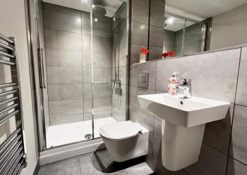 30Nights Offers l Premium Offers l Sleeps Up to 2 l Stunning View l 2 Bed 2 Bath Penthouse & Gym l City Centre JVT Short Lets, Birmingham (fotografie 3)