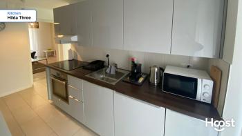 H3 with 3,5 rooms, 2 BR, livingroom and big kitchen, modern and central, Curych (fotografie 2)