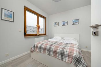 Nowoczesny Apartament Blisko Rzeki we Wrocławiu z Biurkiem i Parkingiem by Noclegi Renters, Breslau (Foto 2)