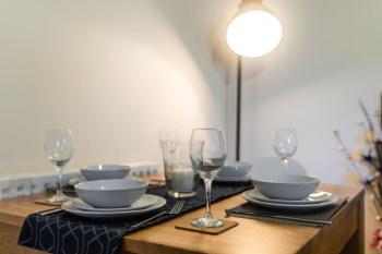 12FWC, 2 Bedroom Apartment, Sleeps 4, Free Parking, Town Centre Location, Swindon (photo 5)