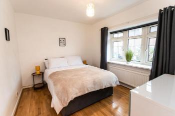 Green Road, Long Stay Disc, Parking, Sleeps 7, 3 Bedrooms, Swindon (Foto 2)