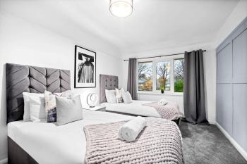 Stylish Three Bedroom House - Accommodates 7 - Parking - Garden - Recently Renovated 162S, Birmingham (foto 5)