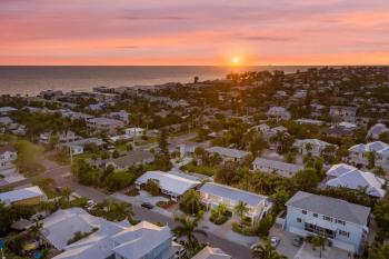 Pineapple Palms, Holmes Beach (photo 3)