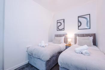 Modern Manchester 3-bed home , sleeps 7, FREE parking & close to city centre, Mánchester (foto 5)