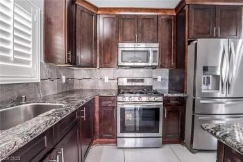Heated Salt Pool, BBQ, Movie Projector, Stereo, Billiards Table, Arcade Game, Darts - Stone Sanctuary NW at Childrens Memorial Park, Pool Heat Optional, Las Vegas (foto 2)