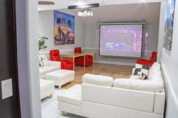Heated Salt Pool, BBQ, Movie Projector, Stereo, Billiards Table, Arcade Game, Darts - Stone Sanctuary NW at Childrens Memorial Park, Pool Heat Optional, Las Vegas (foto 5)