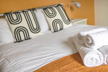 2BR Character Home Minutes from Windsor, Private Garden - By Tempstay, Windsor (fotografie 2)