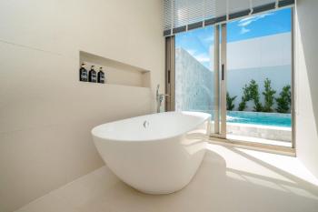 Trendy & Minimalist Design 5BR Pool Villa Trinity C1, Ban Pak Lak (foto 5)
