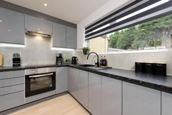 Bright & Stylish Home Nestled at the Edge of Exmoor, Tiverton (photo 4)