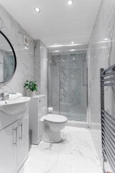 Flatzy - City Centre Mansion, Sleeps 20, 5 Baths, Liverpool (photo 5)