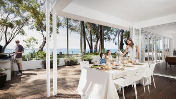 Azure Haven – A Waterfront Luxury Retreat for Families, Corlette (zdjęcie 5)