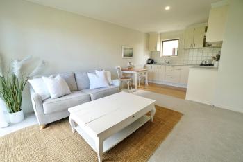 Stylish Unit 2 Min Walk To Beach, Auckland (photo 2)