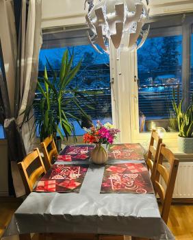 Cozy Room in a Villa with private bathroom and Shared Kitchen - 11min walking from Huddinge Station, Stockholm (Foto 5)