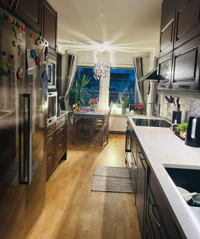 Cozy Room in a Villa with private bathroom and Shared Kitchen - 11min walking from Huddinge Station, Stockholm (Foto 4)