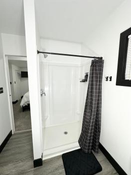Fully Renovated Modern 4Bedroom 3Bath Home Close to Downtown Cleveland Fully Furnished, Cleveland (zdjęcie 2)