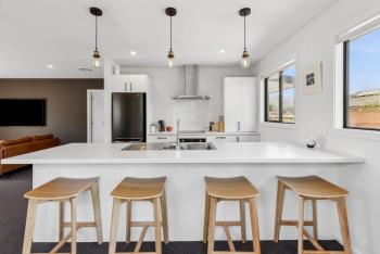 Stylish & Private near the Lake, Lake Hawea (photo 3)