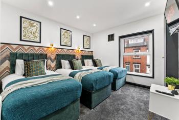 Designer 4 Bed House in Leeds - Sleeps 13, Leeds (photo 5)