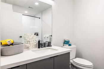 The Downtown Haven Suite, 1Mile to Dodger Stadium, Los Angeles (photo 5)