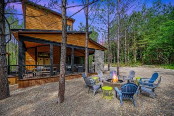Rustic-Chic Cabin with Hot Tub Firepit & Games, Stephens Gap (photo 2)