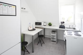 ALFA 2 Zimmer Apartment Stuttgart 2BR TV WIFI WM nahe Daimler l WIFI & SmartTV I 2 Rooms l Bathroom I Kitchen, Stuttgart (Foto 5)