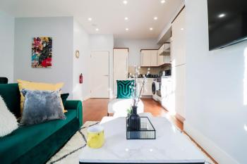 Luxury Battersea 2 Bed - 2min walk from Station, Лондон (фото 4)