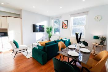 Luxury Battersea 2 Bed - 2min walk from Station, Лондон (фото 3)