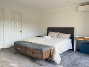 Family Retreat with Playground Views in East Tamaki, Auckland (photo 5)