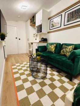 R5 - Luxurious Private Room with Kitchenette near QE Hospital Harborne, Бирмингем (фото 4)