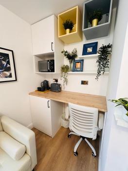 R3 - Stylish En-Suite Private Room with Kitchenette near QE Hospital, Birmingham (photo 5)
