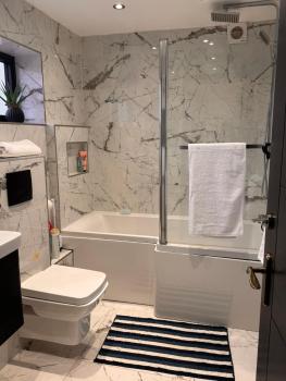 Modern House Apartment Stratford E15 London - Sleeps 2 - 9, Fast Links to Central London, Near O2, Greenwich & Olympic Park, Child-Friendly Garden, Free Parking, Free WiFi, Londyn (zdjęcie 3)