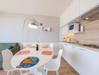 Modern studio with sea view and garage, Middelkerke (foto 3)