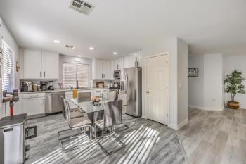 3BR Home Near Shop,Dining, Summerlin Mall-Furnished, Las Vegas (foto 2)