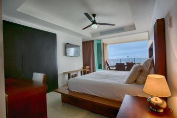 Beachfront 1BR | 5 Pools + Gym + Balcony Views, Puerto Vallarta (foto 4)