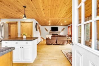 Private Chalet with Fireplace Hottub and Game Room, Bethel (foto 5)