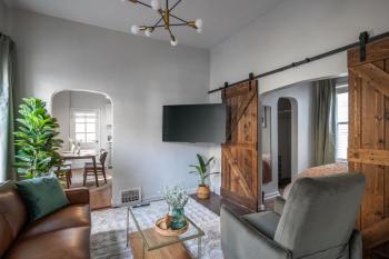 Mid-Century Modern Retreat in Little Italy, Cleveland (fotografie 2)