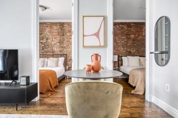 Modern E Village 2BR w WD nr Union Sq NYC-823, New York (Foto 4)