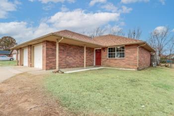 Home w/ Fenced Yard Near Dtwn Rogers!, Rogers (fotografie 4)