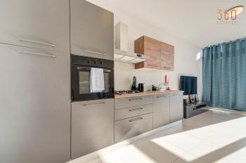 Duplex 2BR penthouse with Balcony, Rooftop & Views by 360 Estates, Mosta (zdjęcie 5)